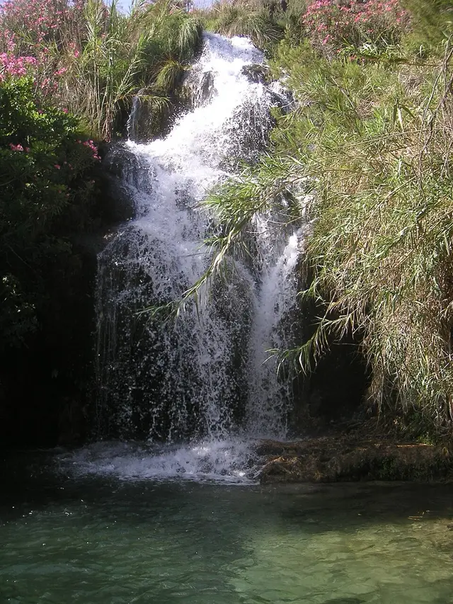 Salto de agua junto a la antigua cantera, al inicio del río Chíllar