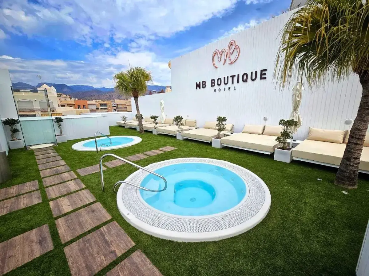 Accommodation with a pool in Nerja en Nerja — imagen 3
