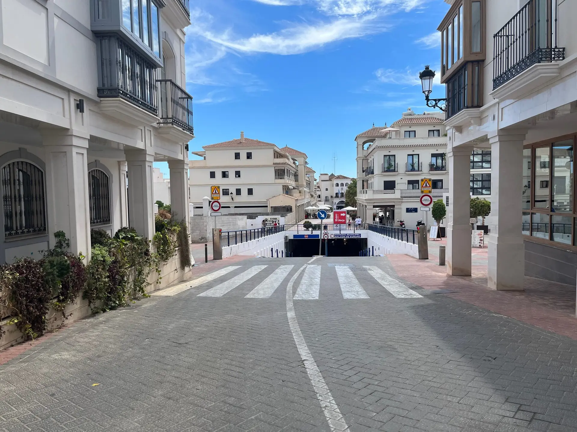Balcón de Europa / Plaza de España Parking