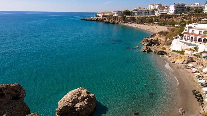 Playa La Caletilla en Nerja — vista principal (2 de 15)