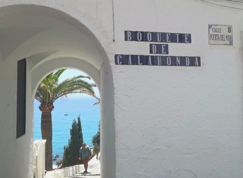 Calahonda Beach — Nerja's Most Photographed Cove en Nerja — exterior (3 de 13)