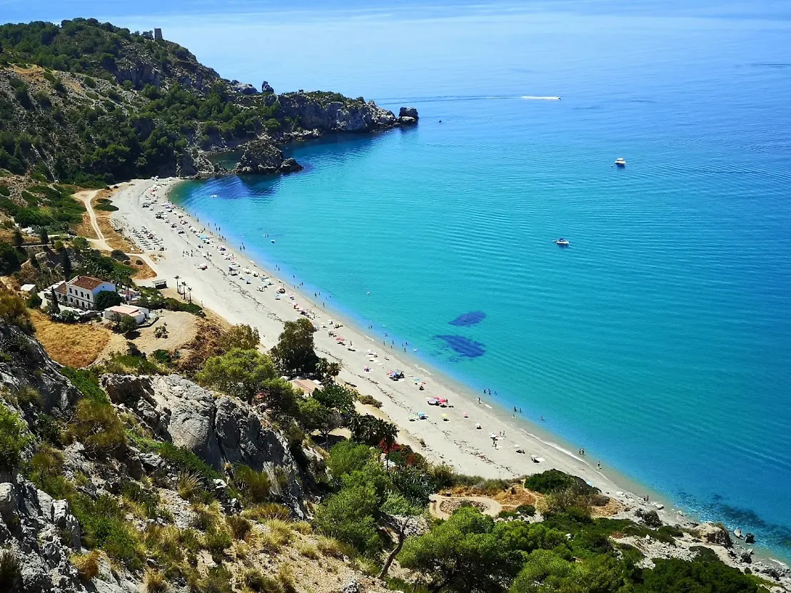 Playa El Cañuelo en Nerja — vista principal (2 de 13)