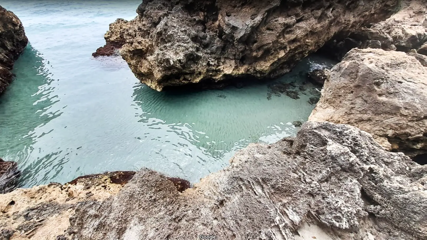 Playa La Caleta de Maro