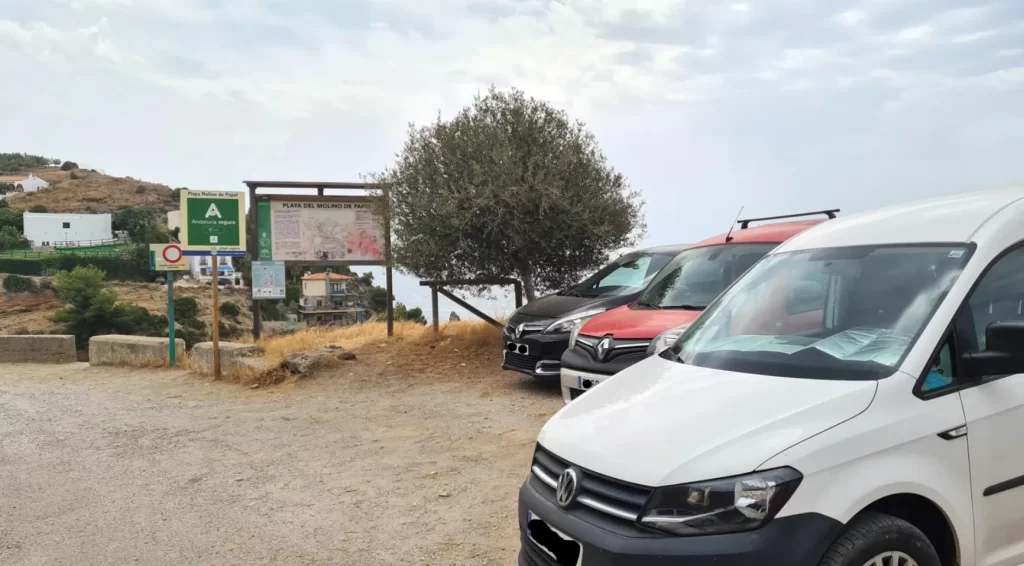 Zona de aparcamiento cerca de Playa del Molino de Papel en Nerja — foto 2