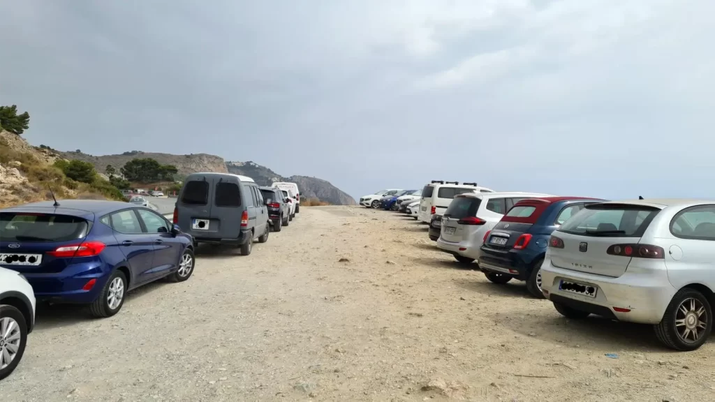 Zona de aparcamiento cerca de Playa de las Alberquillas en Nerja — foto 2
