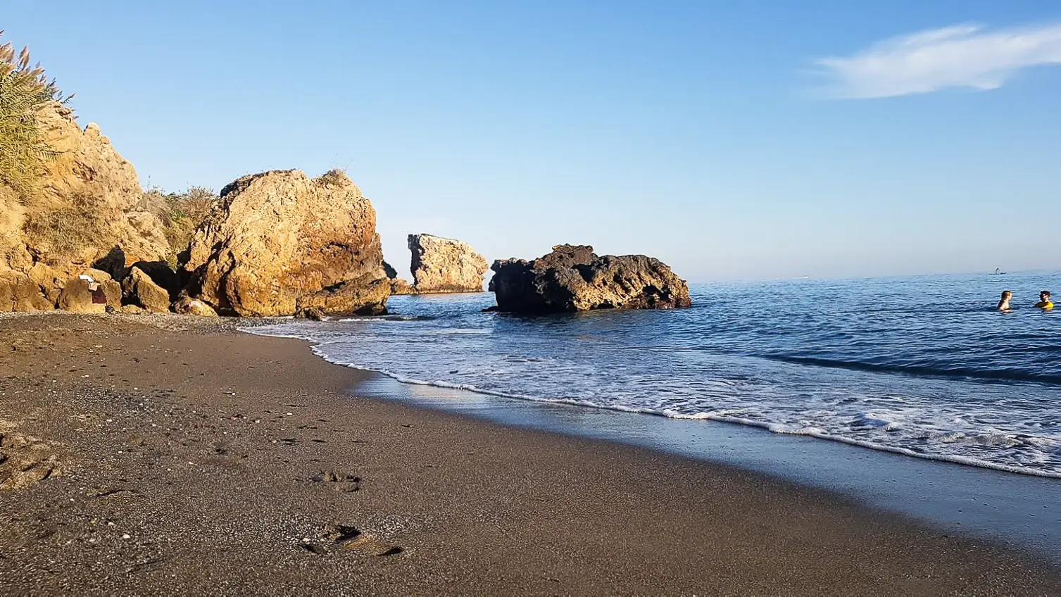 Playa La Caleta de Maro en Nerja — vista principal (2 de 12)