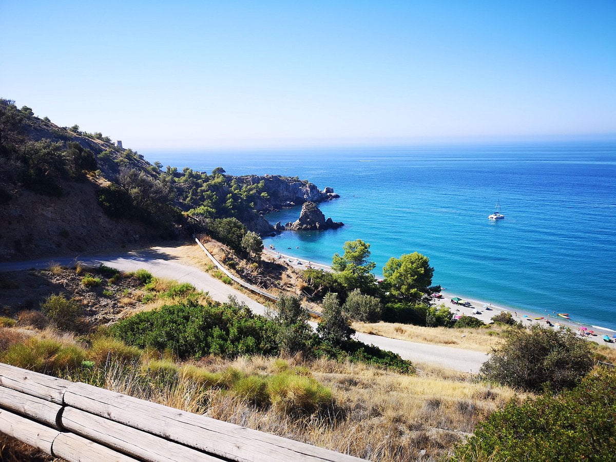 Playa El Cañuelo en Nerja — exterior (3 de 13)