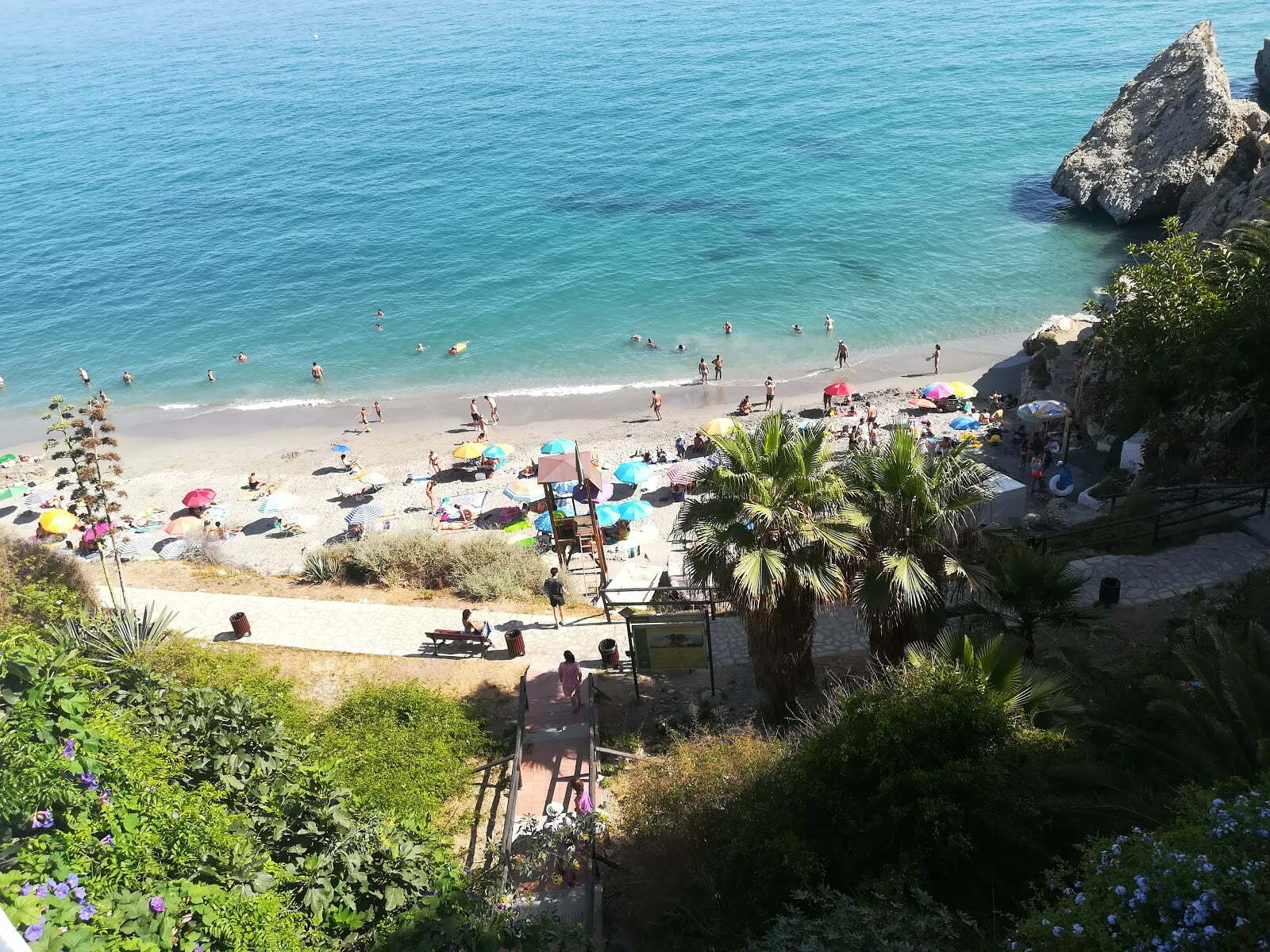 Playa Carabeo en Nerja — vista principal (2 de 12)