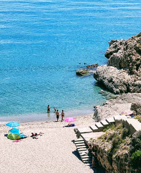 Carabeillo Beach — A Quiet Cove Between the Cliffs en Nerja — detalle (5 de 12)