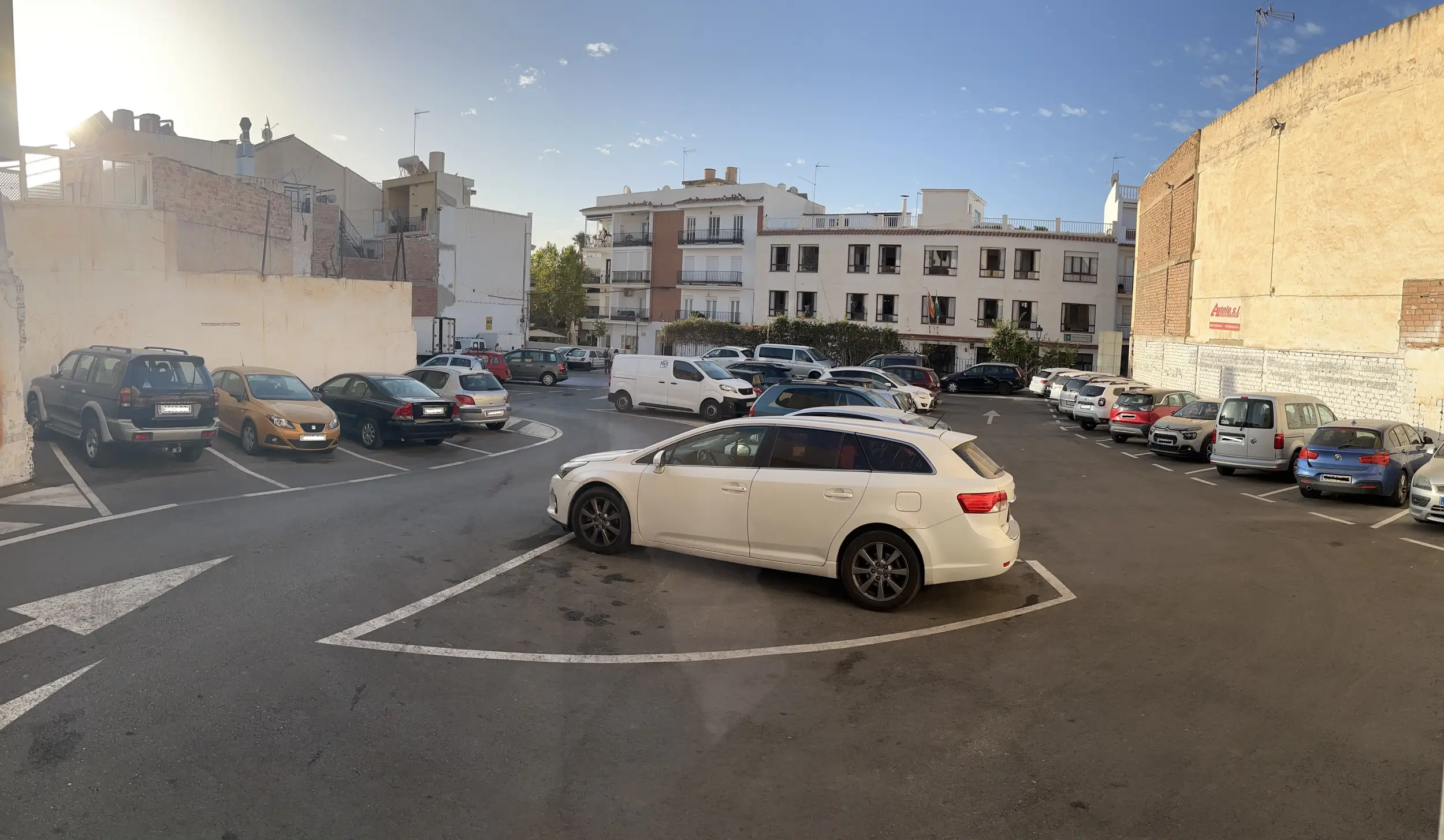 Parking Giner de los Ríos