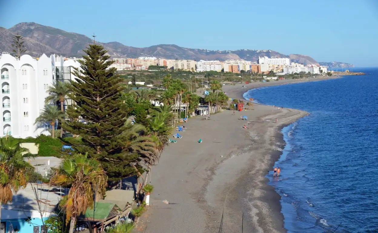 El Playazo Beach en Nerja — vista principal (2 de 15)