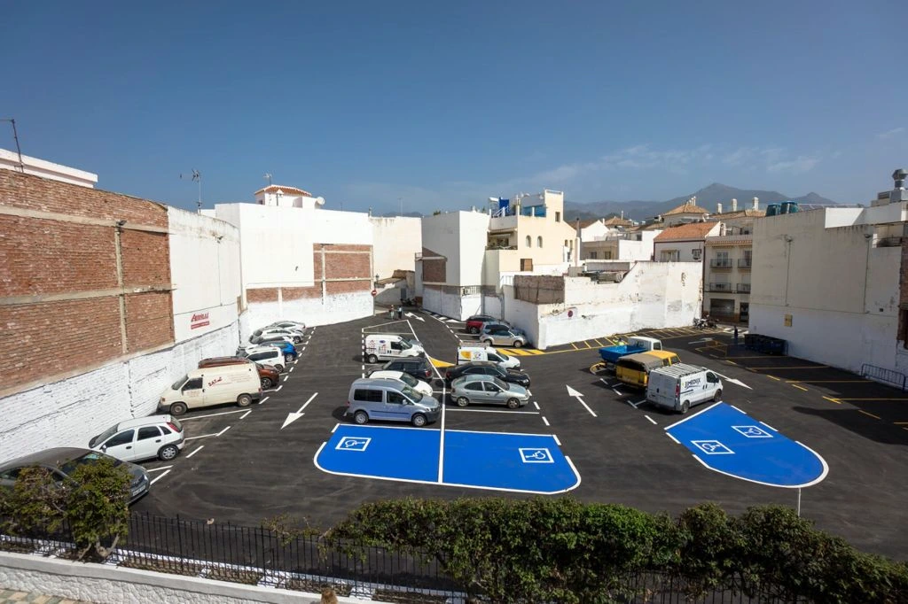 Parking Giner de los Ríos en Nerja — vista principal