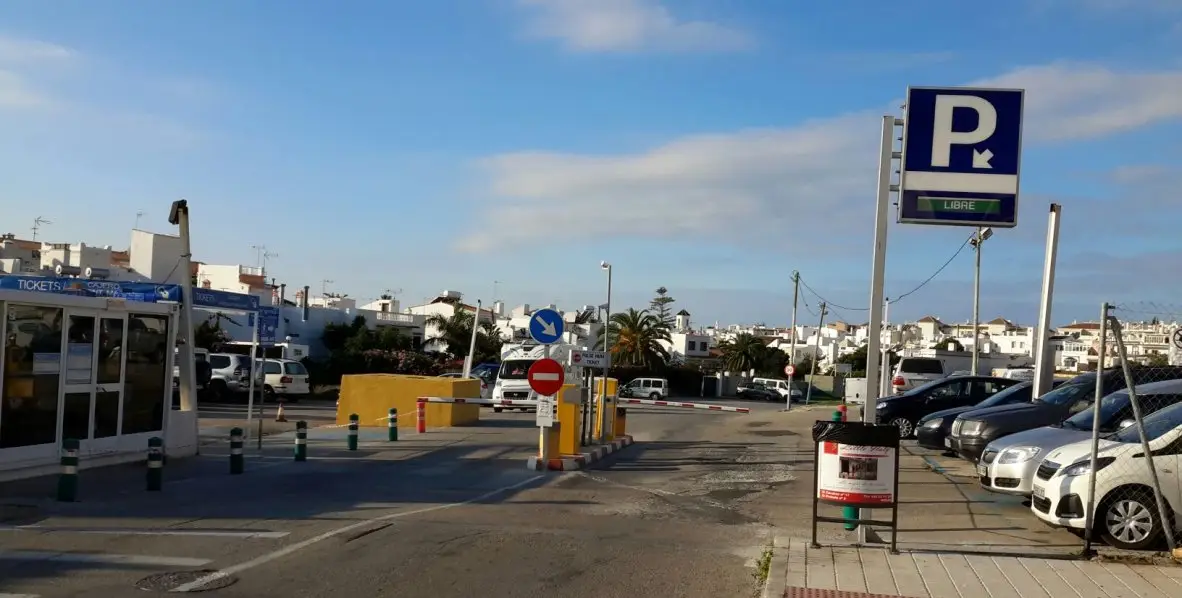 Aparcamiento Carabeo en Nerja — vista principal (2 de 8)