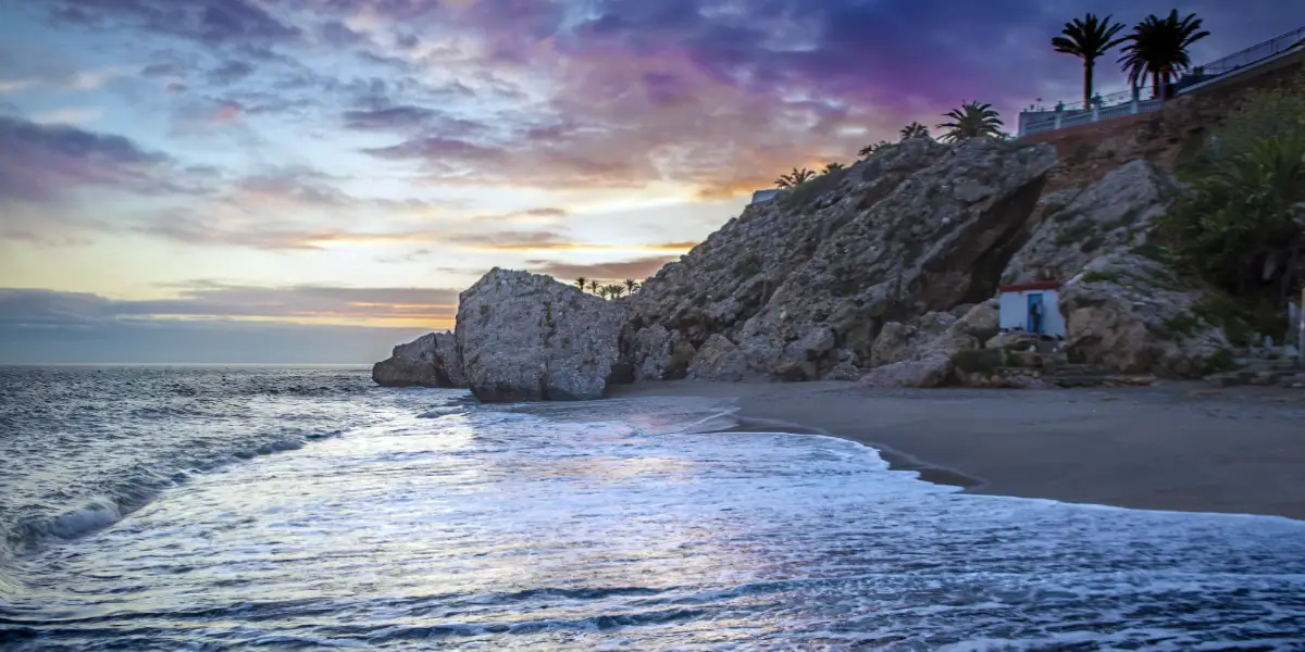 Playa Carabeo en Nerja — detalle (5 de 12)
