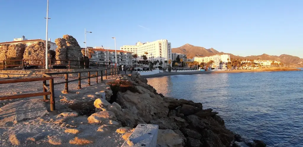 Playa La Torrecilla en Nerja — vista principal (2 de 12)