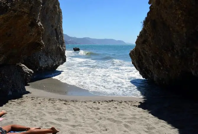 Playa El Chorrillo en Nerja — vista principal (2 de 13)