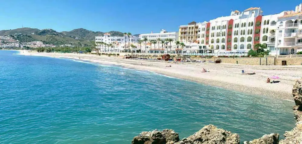 Playa El Chucho en Nerja — exterior (3 de 12)