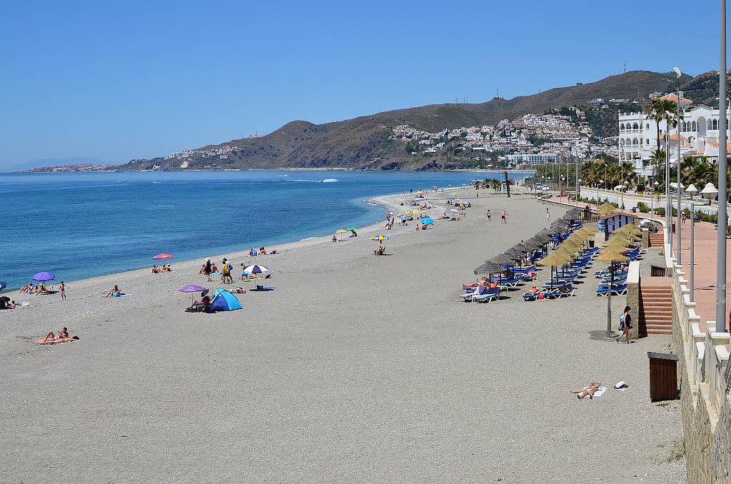 Playa El Chucho en Nerja — vista principal (2 de 12)