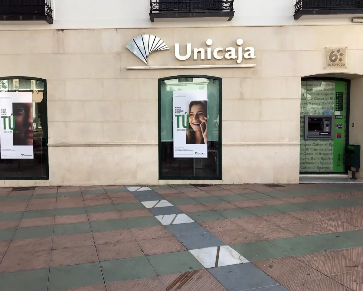 Unicaja Bank en Nerja — exterior