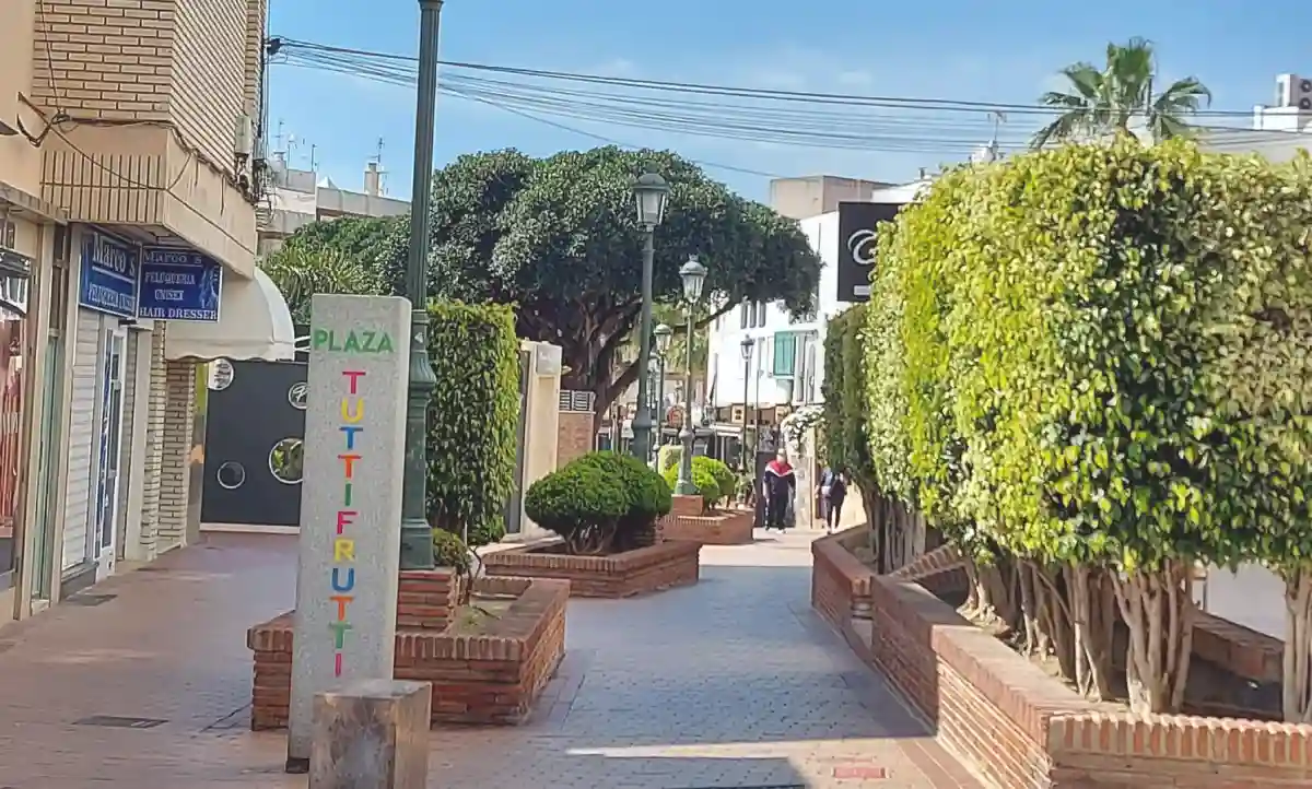 Plaza Tutti Frutti ⊛ La MEJOR Fiesta en Nerja está AQUÍ ← — foto 2