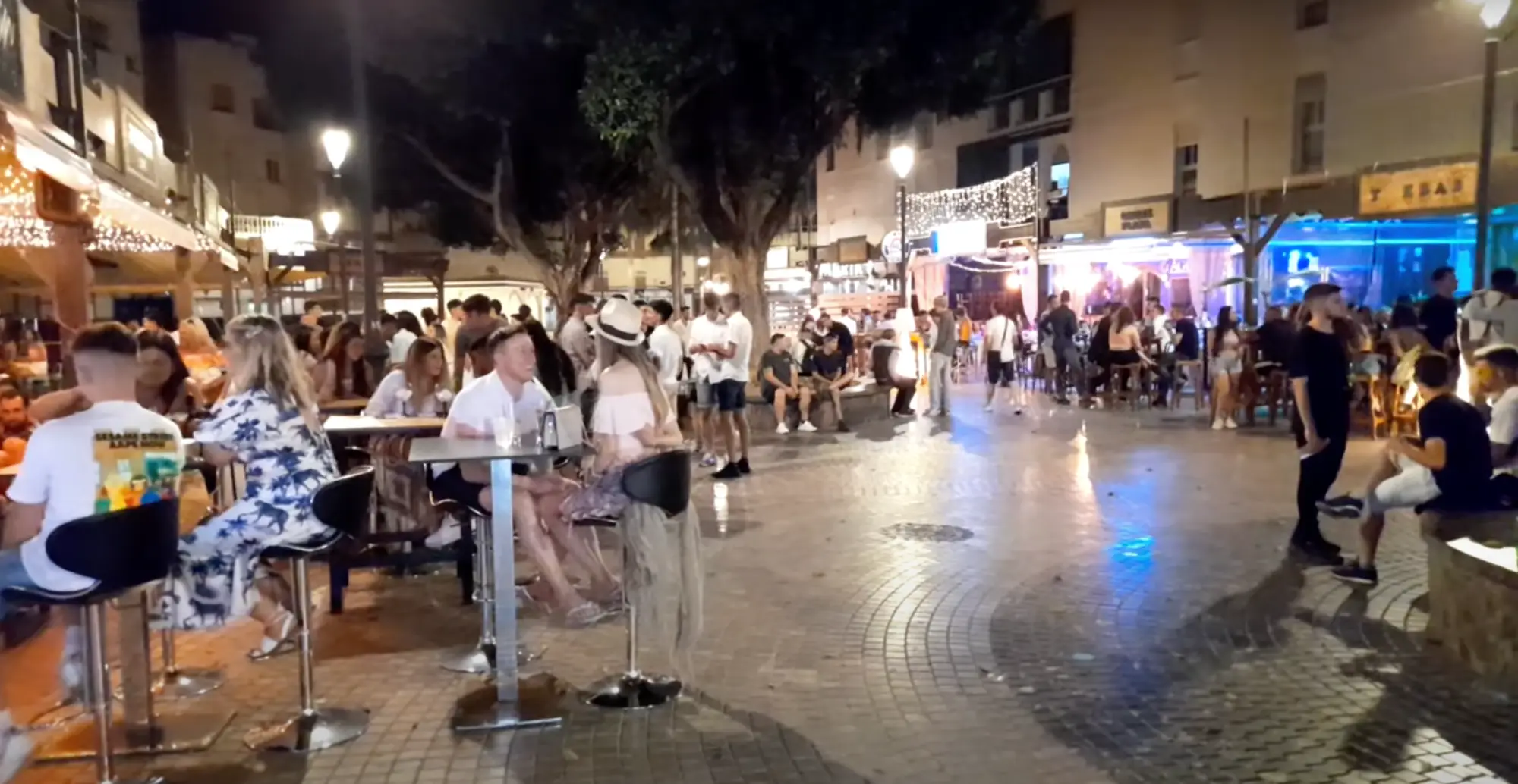 Plaza Tutti Frutti ⊛ La MEJOR Fiesta en Nerja está AQUÍ ←