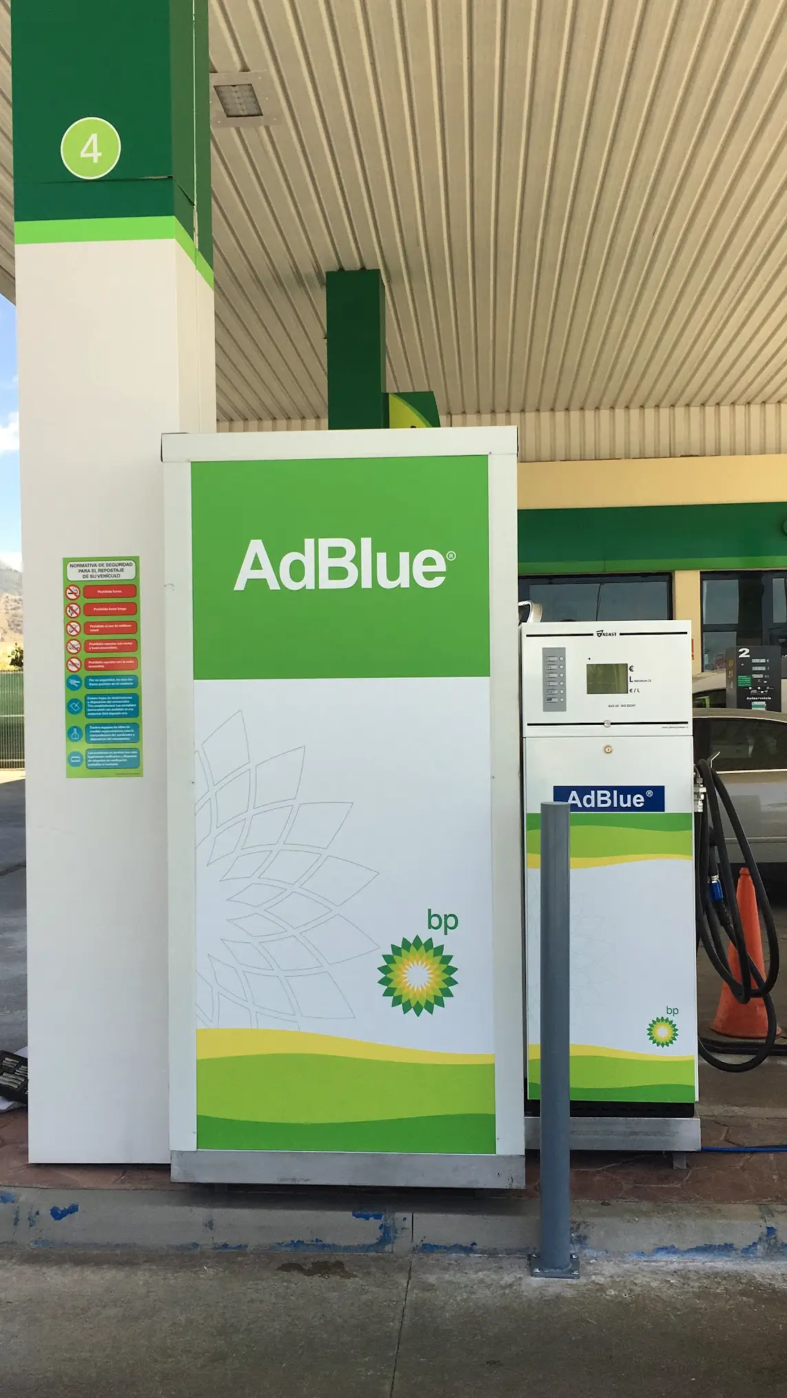BP Petrol Station en Nerja — vista principal