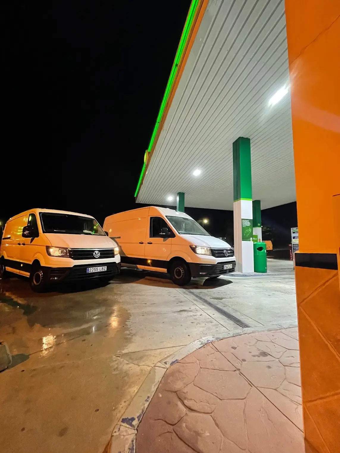 BP Petrol Station en Nerja — exterior