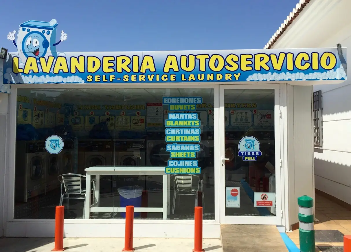 Axarquía Petrol Station (Cepsa) en Nerja — exterior