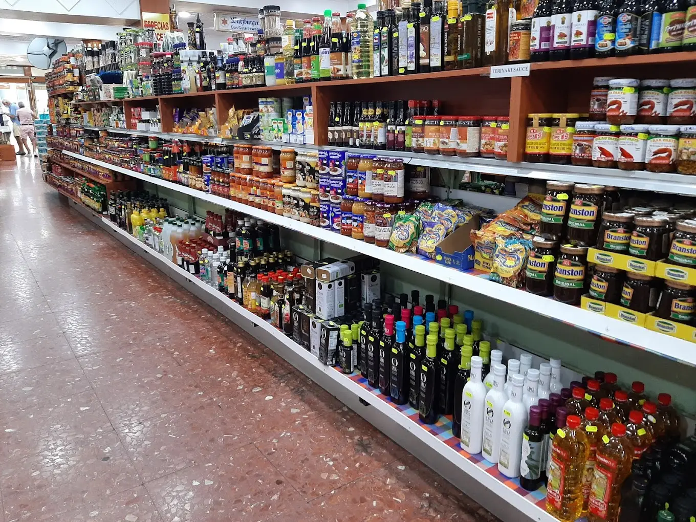 Supermercado Iranzo en Nerja — exterior