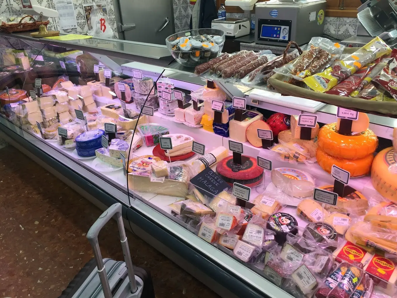Supermercado Iranzo en Nerja — vista principal