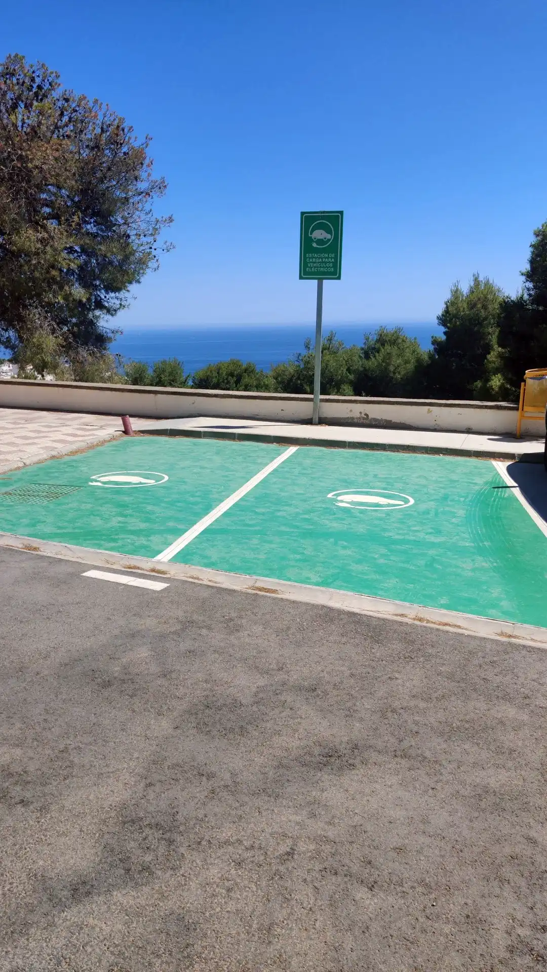 Cueva de Nerja Car Park en Nerja — exterior