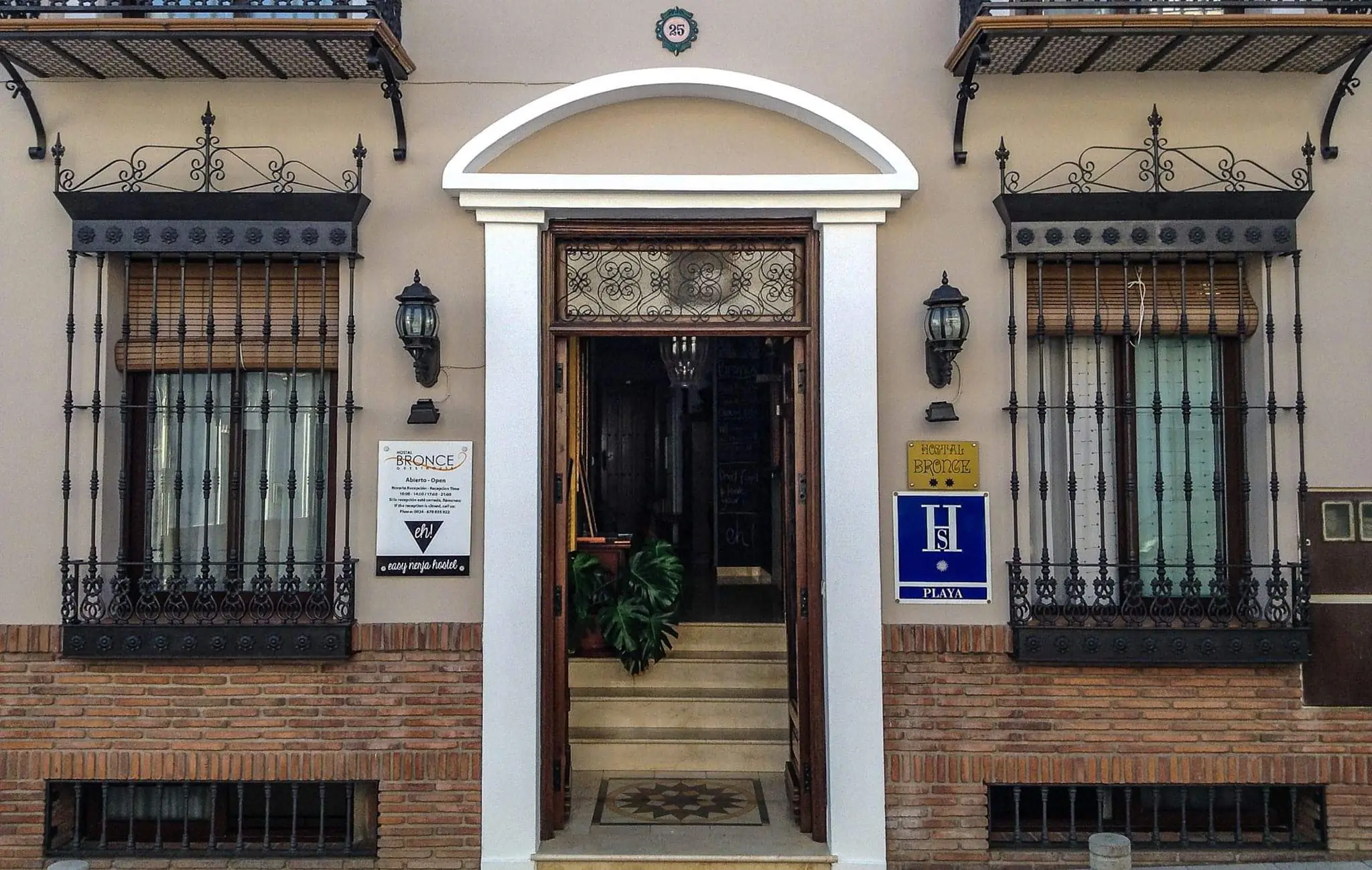 Hostal Easy Nerja Bronce
