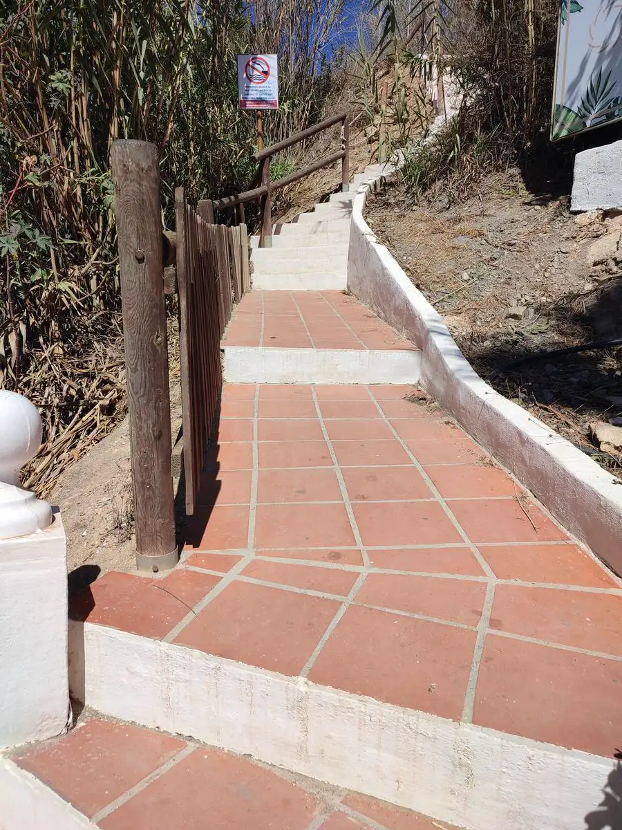 Playa Piedra de Tarzán en Nerja — detalle (5 de 8)