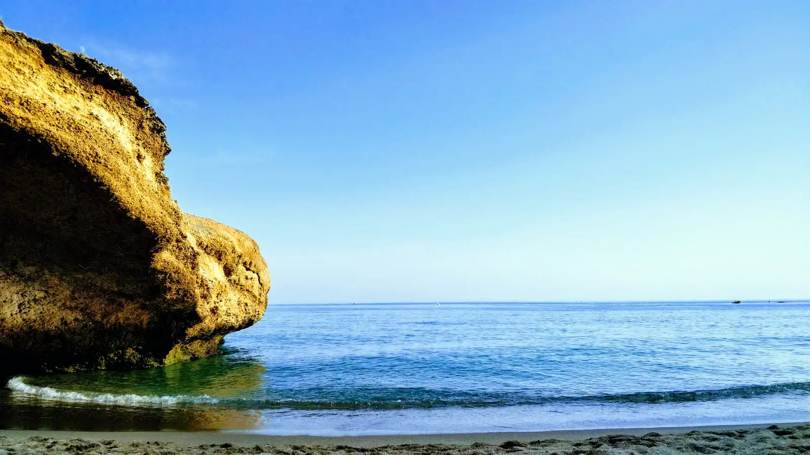 Playa Piedra de Tarzán en Nerja — vista principal (2 de 8)