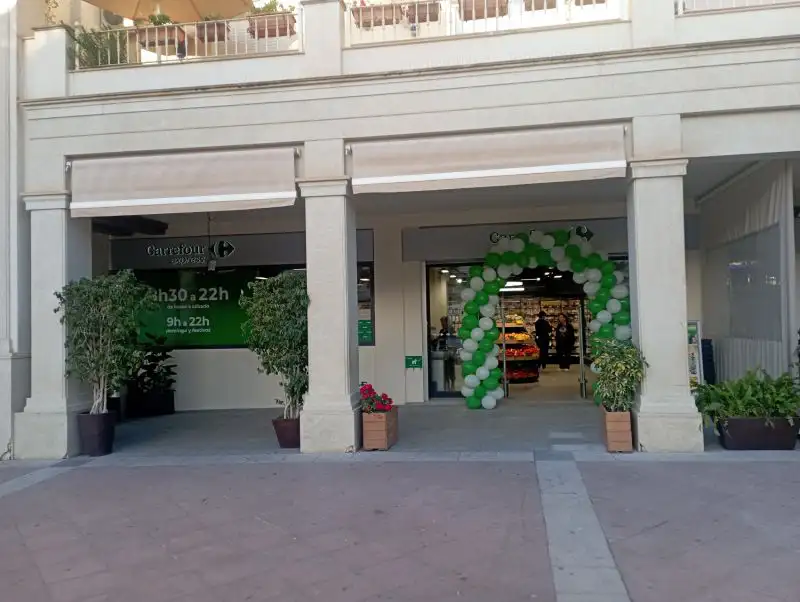 Carrefour Supermarkets en Nerja — interior
