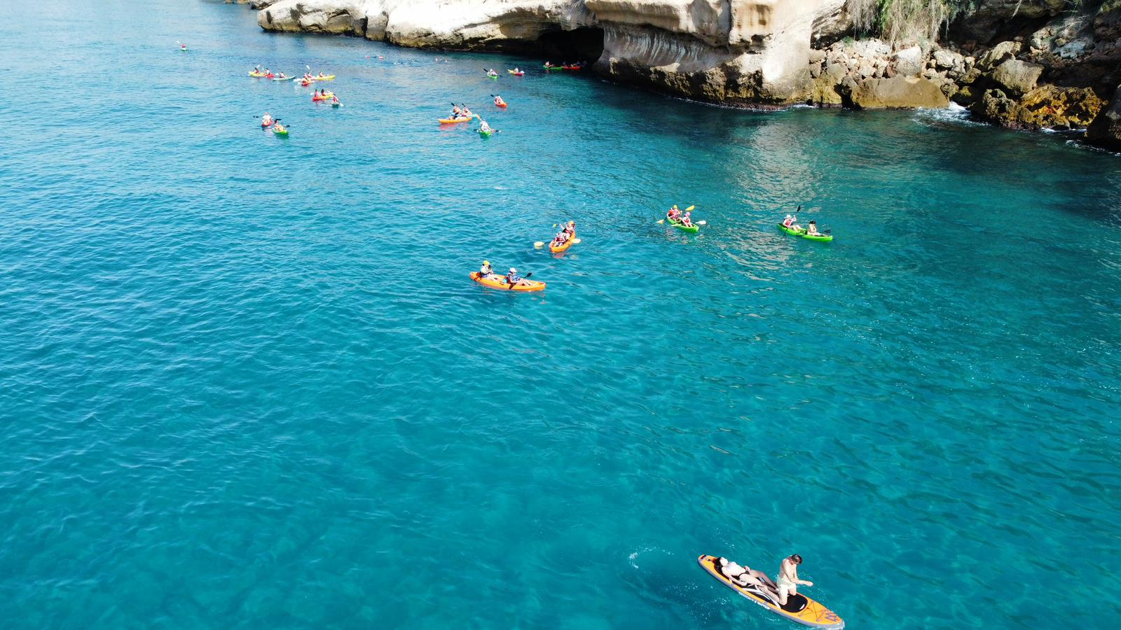 Ruta en kayak por los acantilados de Nerja y Maro — foto 2