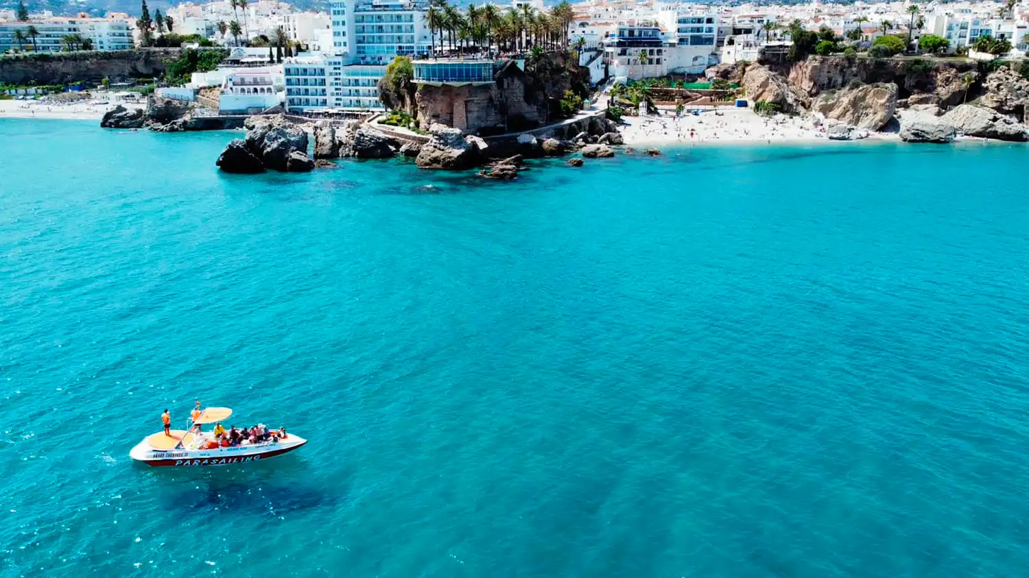 Paseo en barco por los acantilados de Nerja y Maro