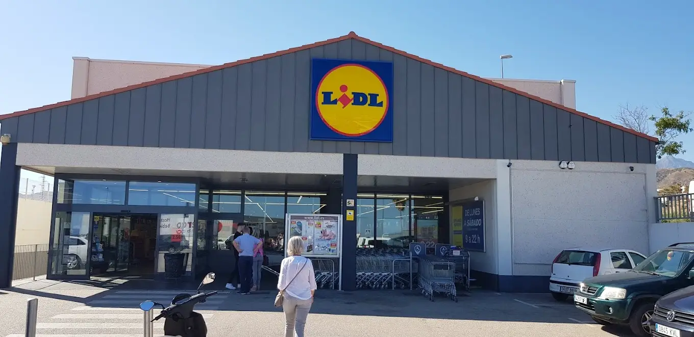 Lidl Supermarket en Nerja — exterior