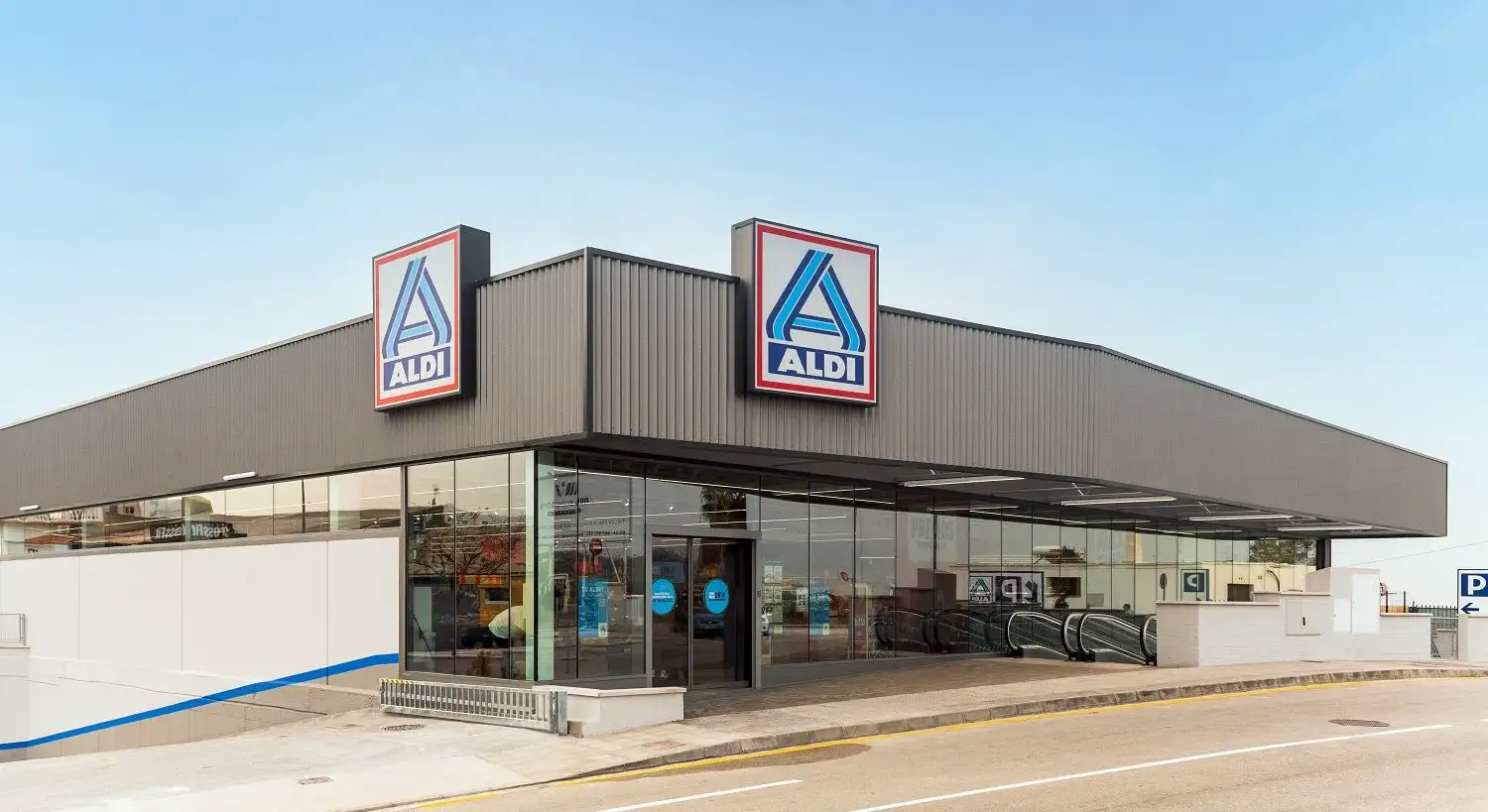 Aldi Supermarket en Nerja — vista principal