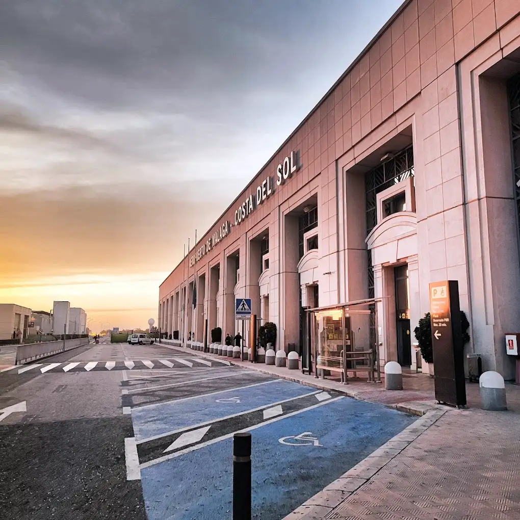 Transfer Nerja - Aeropuerto - Málaga - Vialia (Taxi privado)