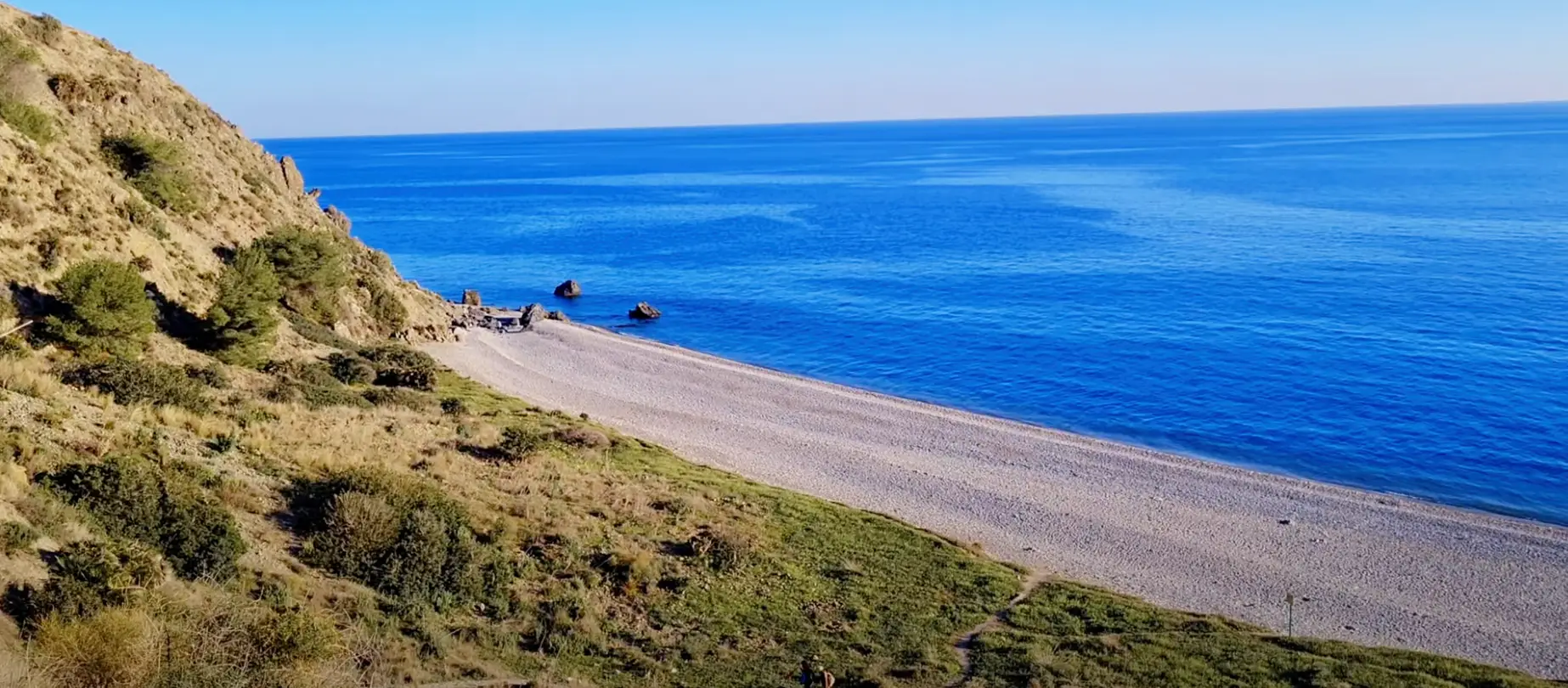 Playa de las Alberquillas en Nerja — exterior (3 de 16)