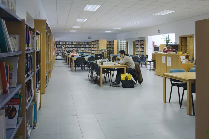 Nerja Municipal Library (Salvador Rueda) en Nerja — vista principal