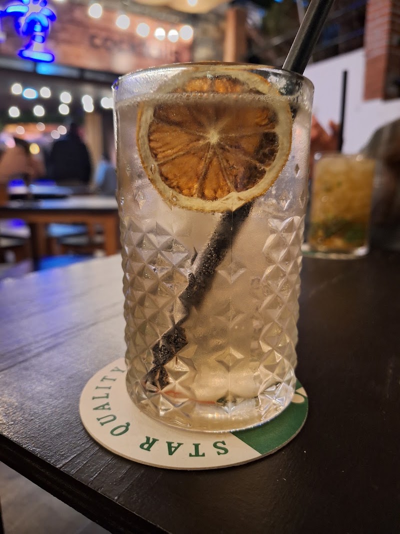 Maui Cocktail & Food Bar