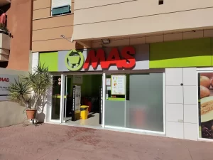 Supermercado MAS Nerja puerta trasera