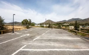 aparcamiento maro entrada